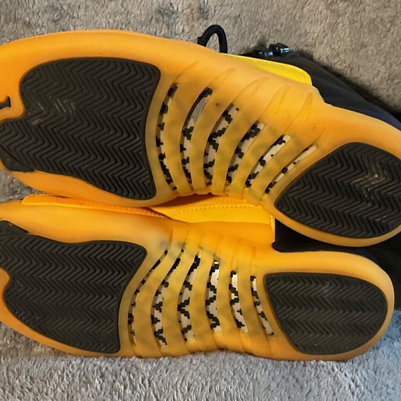 Jordan 12 Retro University Gold - Picture 5 of 6